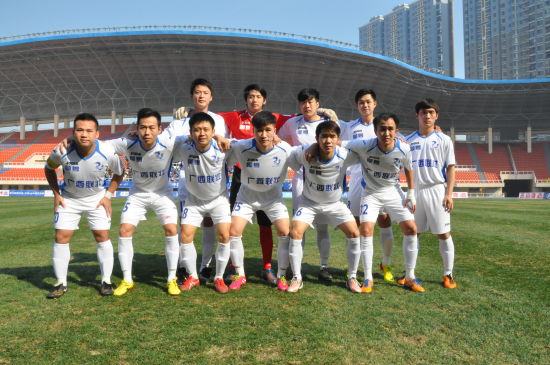 拦都拦不住！对手疑肘击队友，梅西出头“教育”阿根廷老乡