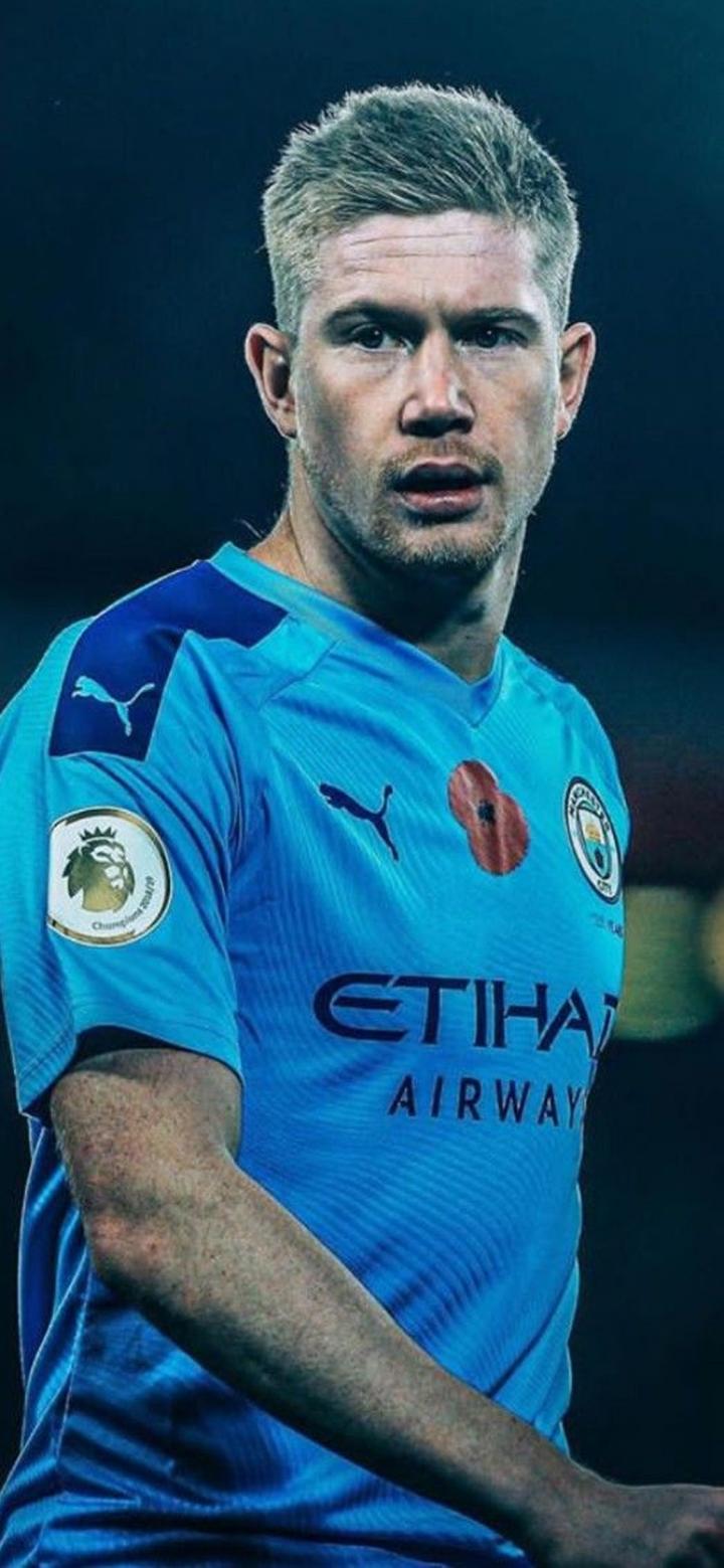 白衣下边是红衣，香港行期间一阿森纳球迷卧底在热刺球迷看台