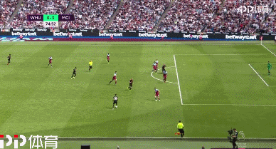 手感颇佳！乔治半场8中6轻取14分2抢断