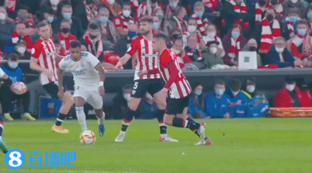 国脚助攻完成制胜球，球迷沸腾